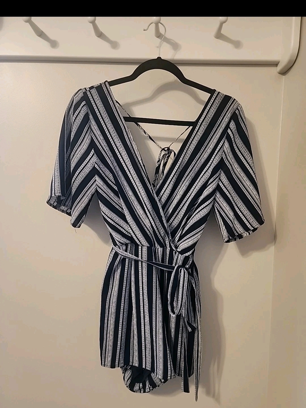 TRIXXI Women's Wrap Romper w Zip Up Back  Size Small